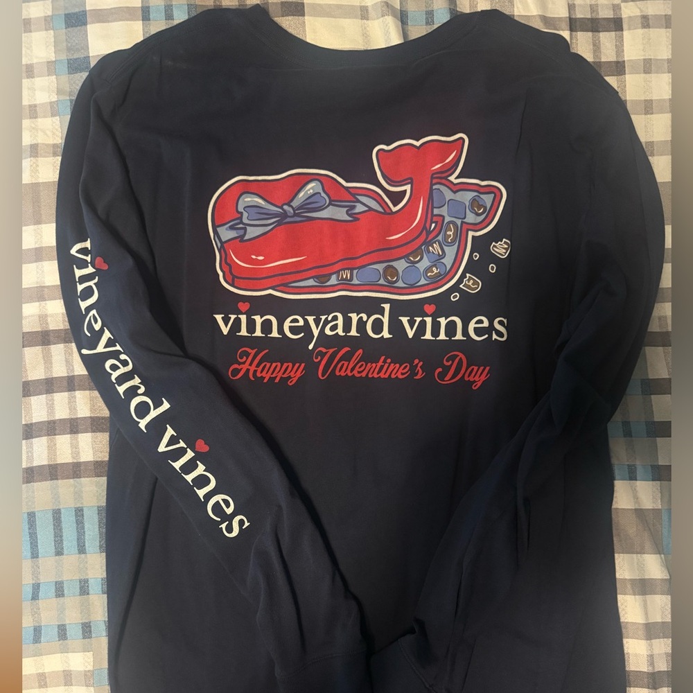 Vineyard Vines Navy Long Sleeve Valentine Whale Tee